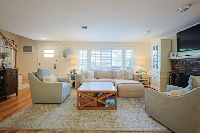 26B Plesant St B, Wellesley, MA 02482