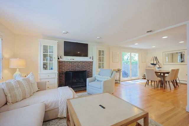 26B Plesant St B, Wellesley, MA 02482