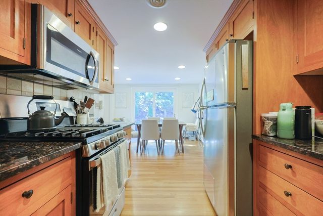 26B Plesant St B, Wellesley, MA 02482