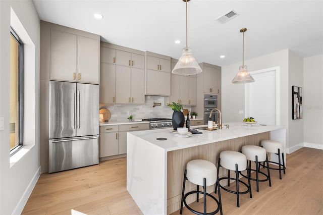 1326 W NEW HAMPSHIRE STREET, Orlando, FL 32804