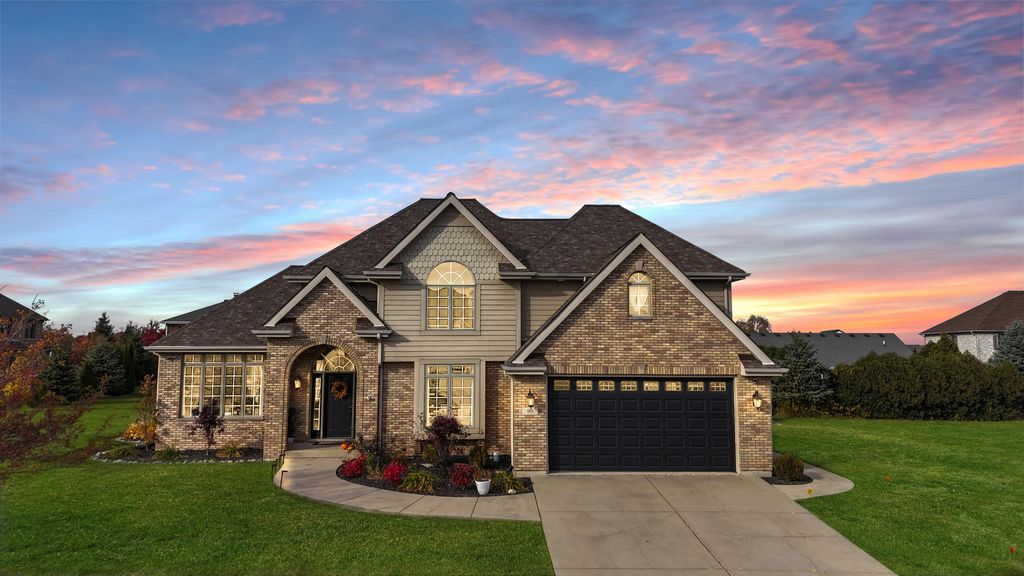 99 Bergamo Lane, Crown Point, IN 46307