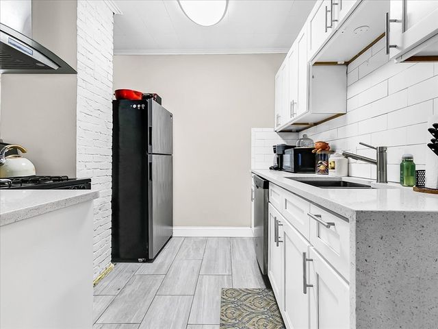 2 Lexington St, Woburn, MA 01801