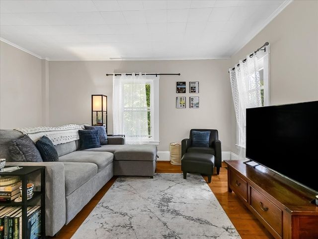 2 Lexington St, Woburn, MA 01801
