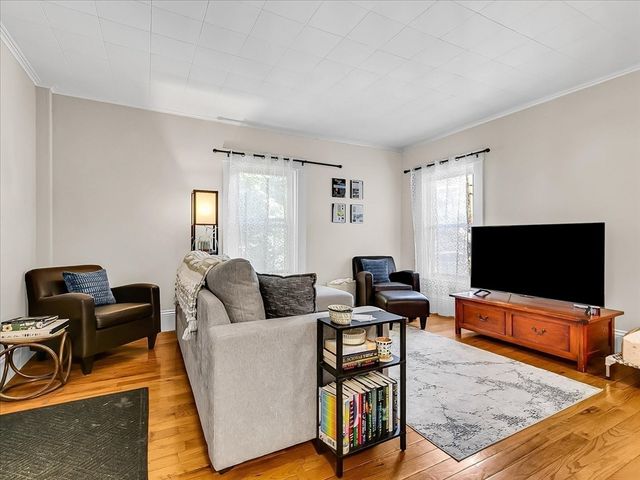 2 Lexington St, Woburn, MA 01801