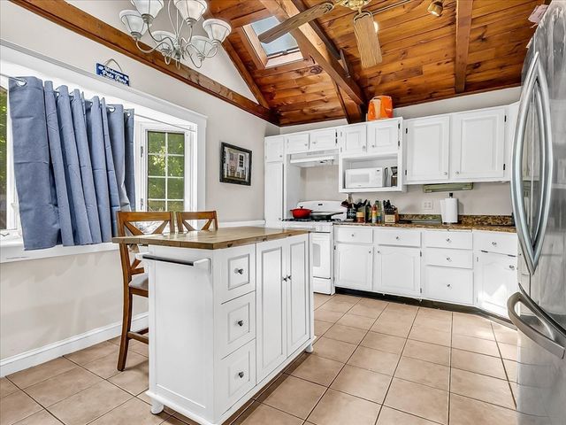 2 Lexington St, Woburn, MA 01801