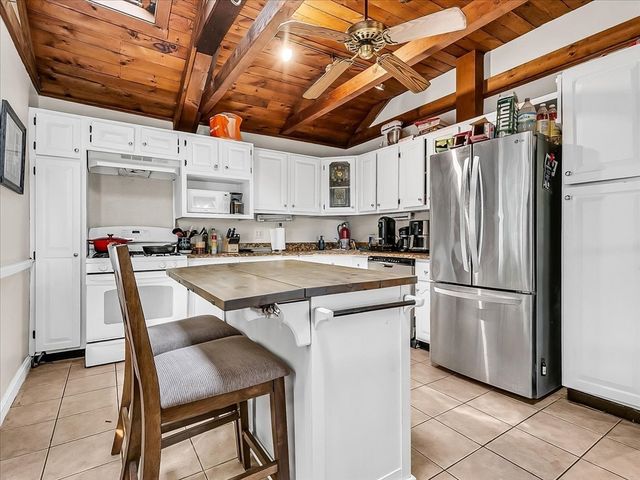 2 Lexington St, Woburn, MA 01801