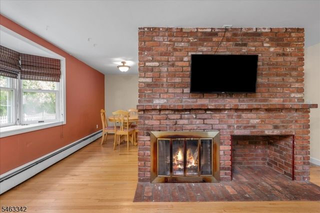 8 Fern Ave, Hamburg Boro, NJ 07419
