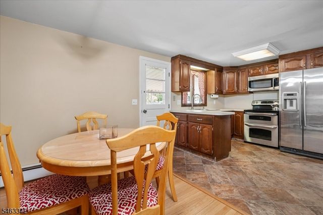 8 Fern Ave, Hamburg Boro, NJ 07419