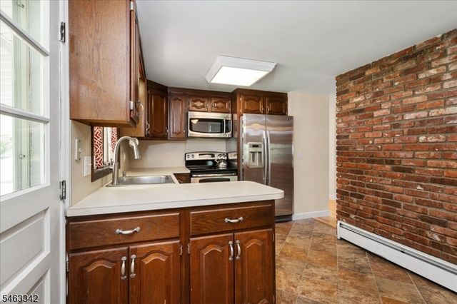 8 Fern Ave, Hamburg Boro, NJ 07419