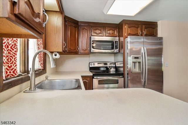 8 Fern Ave, Hamburg Boro, NJ 07419