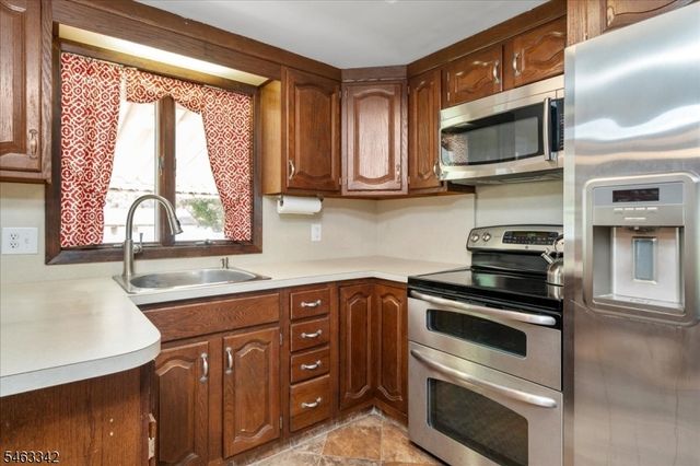 8 Fern Ave, Hamburg Boro, NJ 07419