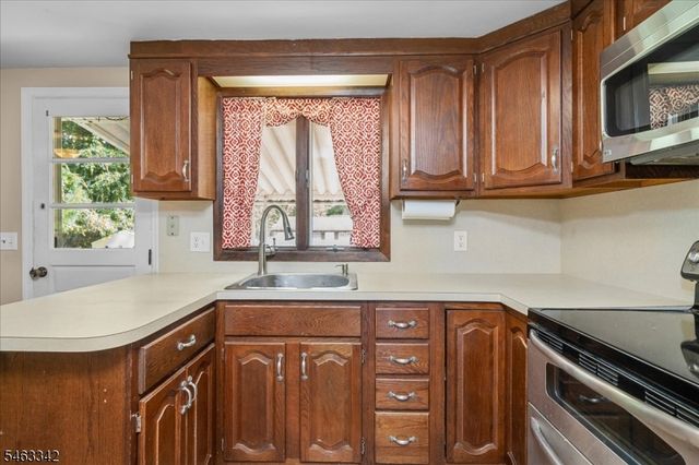8 Fern Ave, Hamburg Boro, NJ 07419