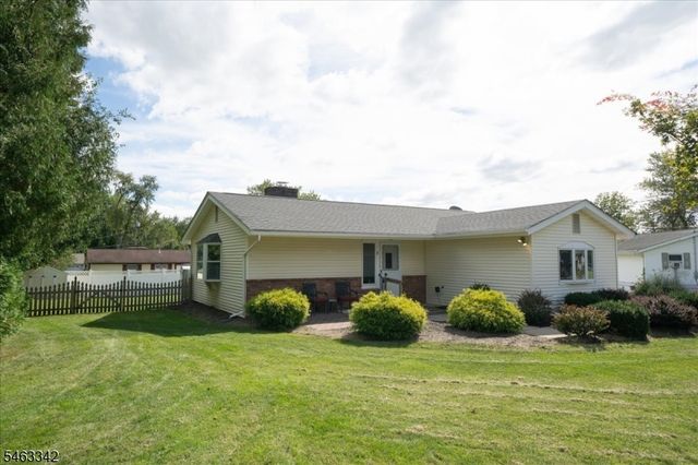 8 Fern Ave, Hamburg Boro, NJ 07419