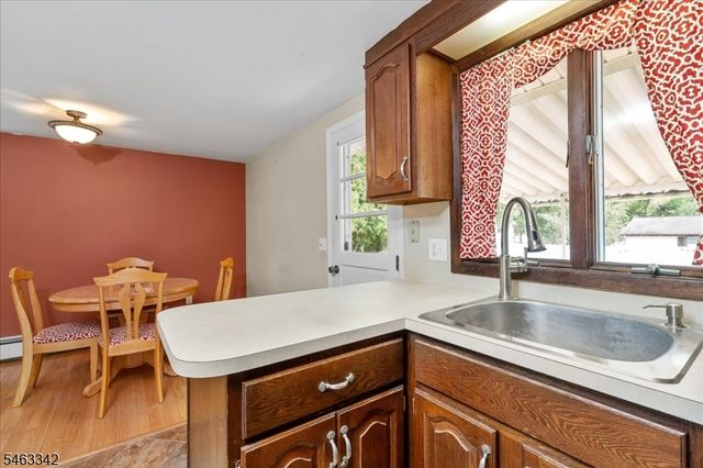 8 Fern Ave, Hamburg Boro, NJ 07419