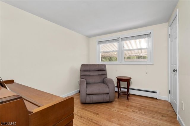 8 Fern Ave, Hamburg Boro, NJ 07419