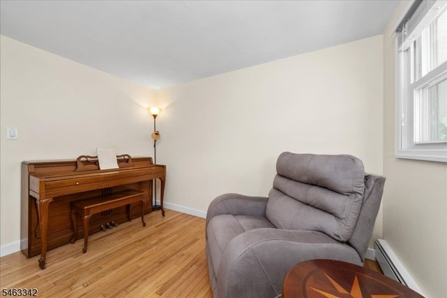 8 Fern Ave, Hamburg Boro, NJ 07419