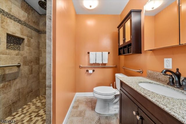 8 Fern Ave, Hamburg Boro, NJ 07419
