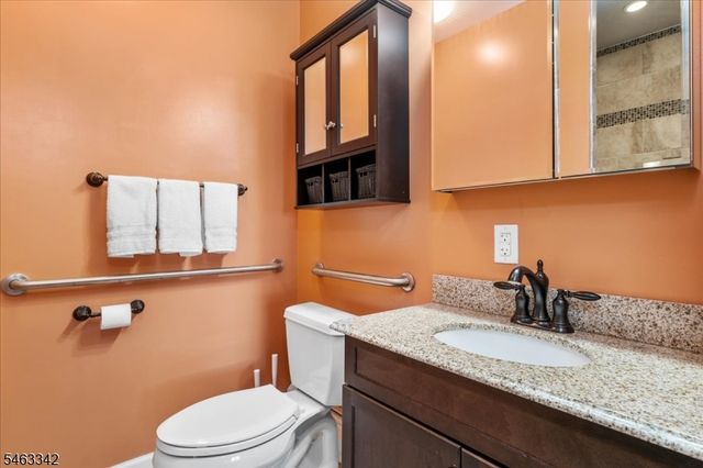 8 Fern Ave, Hamburg Boro, NJ 07419