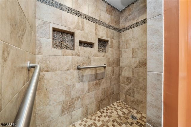 8 Fern Ave, Hamburg Boro, NJ 07419
