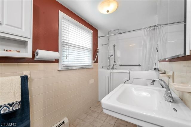 8 Fern Ave, Hamburg Boro, NJ 07419