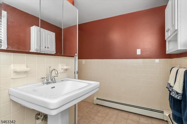 8 Fern Ave, Hamburg Boro, NJ 07419