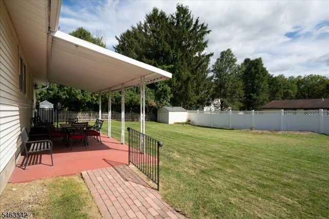 8 Fern Ave, Hamburg Boro, NJ 07419