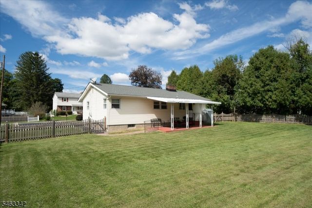 8 Fern Ave, Hamburg Boro, NJ 07419