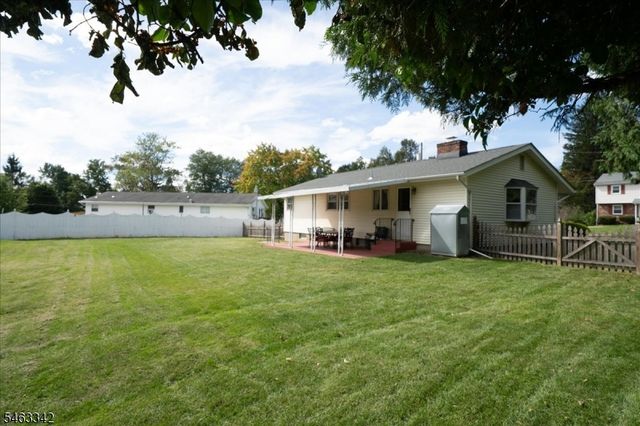 8 Fern Ave, Hamburg Boro, NJ 07419