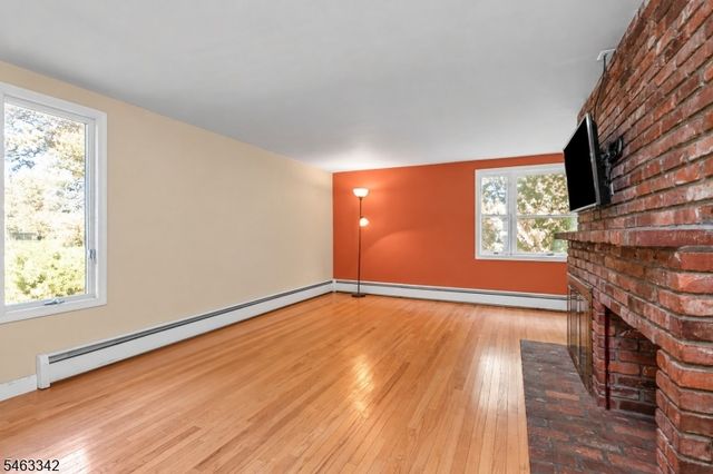 8 Fern Ave, Hamburg Boro, NJ 07419