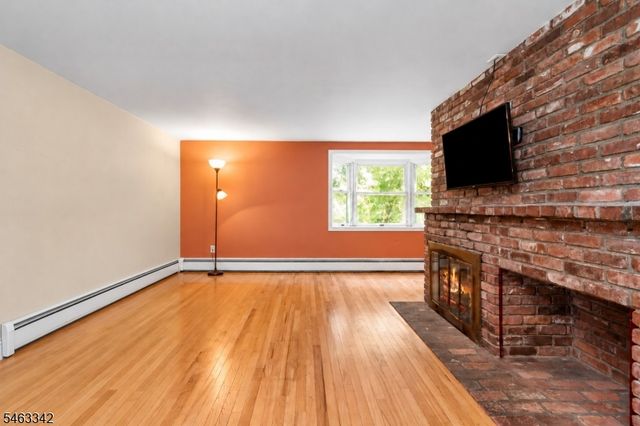 8 Fern Ave, Hamburg Boro, NJ 07419