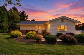 8 Fern Ave, Hamburg Boro, NJ 07419