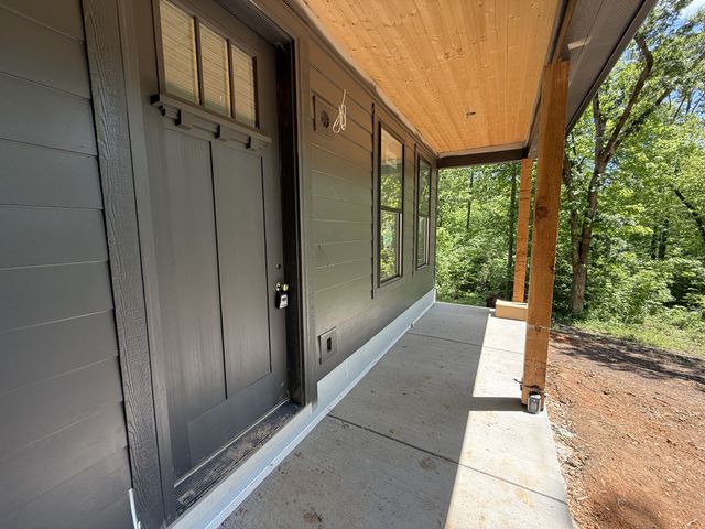 10005 Forest Lane, Bon Aqua, TN 37025