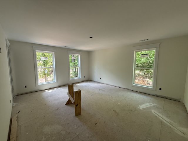 10005 Forest Lane, Bon Aqua, TN 37025