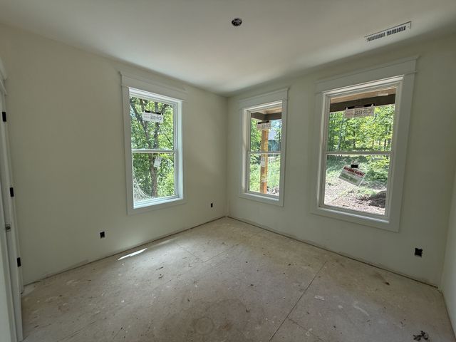 10005 Forest Lane, Bon Aqua, TN 37025