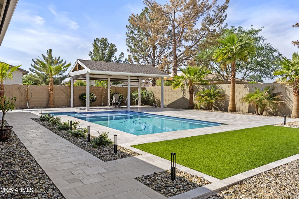 14370 W HEARN Road, Surprise, AZ 85379