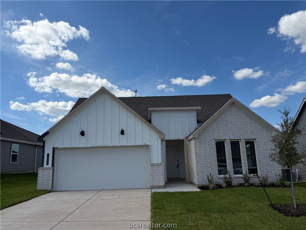 1004 Legrand Street, Brenham, TX 77833 — exterior