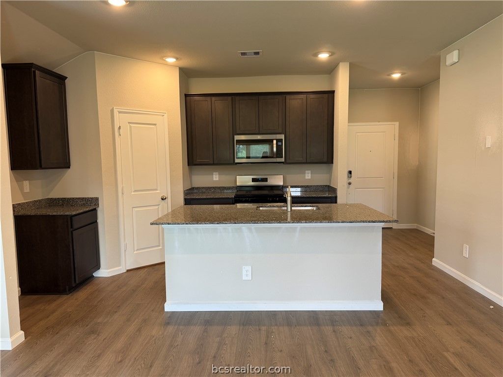 1004 Legrand Street, Brenham, TX 77833 — photo 2