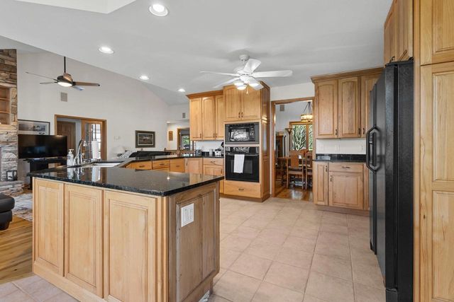 N6130 Honeysuckle Lane, Green Lake, WI 54941