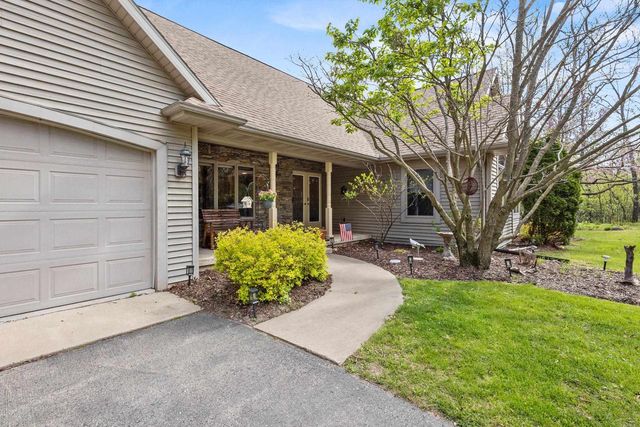 N6130 Honeysuckle Lane, Green Lake, WI 54941
