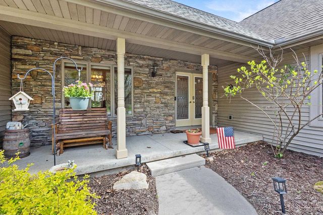 N6130 Honeysuckle Lane, Green Lake, WI 54941