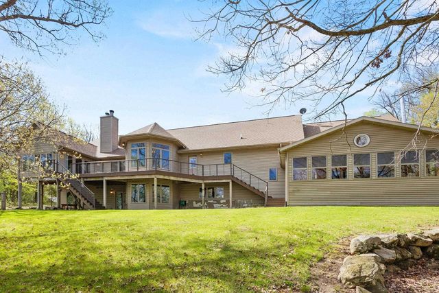 N6130 Honeysuckle Lane, Green Lake, WI 54941
