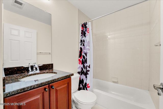28 Santa Rosa Lane, Tinton Falls, NJ 07753