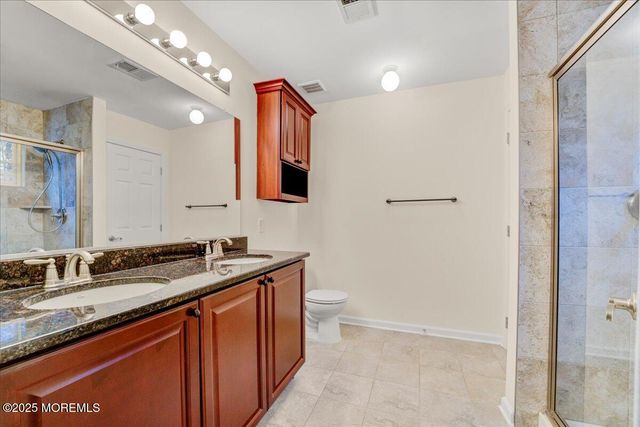 28 Santa Rosa Lane, Tinton Falls, NJ 07753