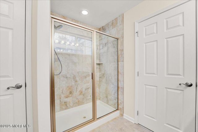28 Santa Rosa Lane, Tinton Falls, NJ 07753