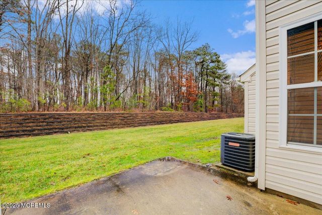 28 Santa Rosa Lane, Tinton Falls, NJ 07753