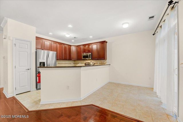 28 Santa Rosa Lane, Tinton Falls, NJ 07753