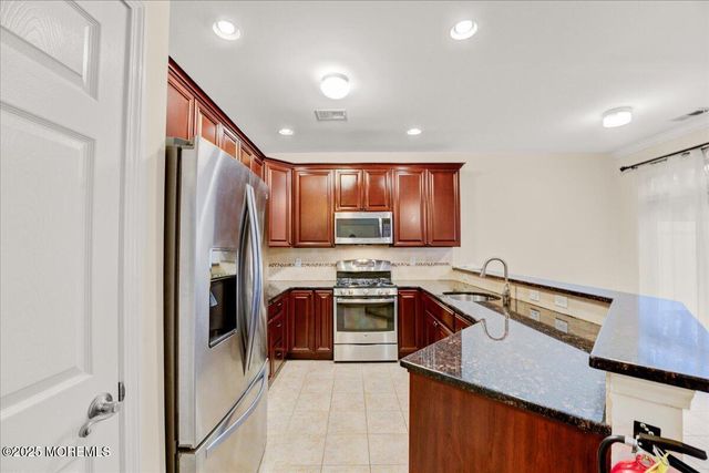 28 Santa Rosa Lane, Tinton Falls, NJ 07753