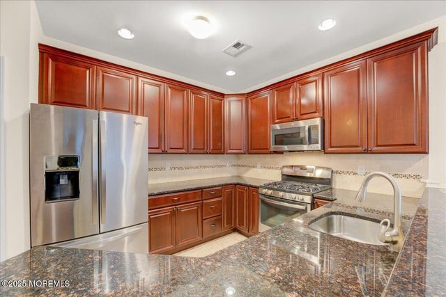 28 Santa Rosa Lane, Tinton Falls, NJ 07753