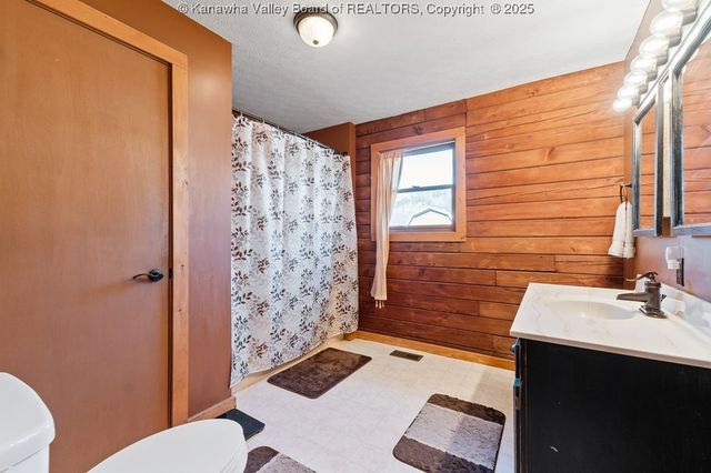 116 Roosevelt Boulevard, Eleanor, WV 25070