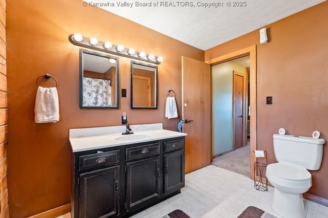 116 Roosevelt Boulevard, Eleanor, WV 25070